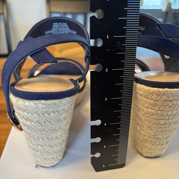 Lauren Conrad Navy shoes - Picture 2 of 6